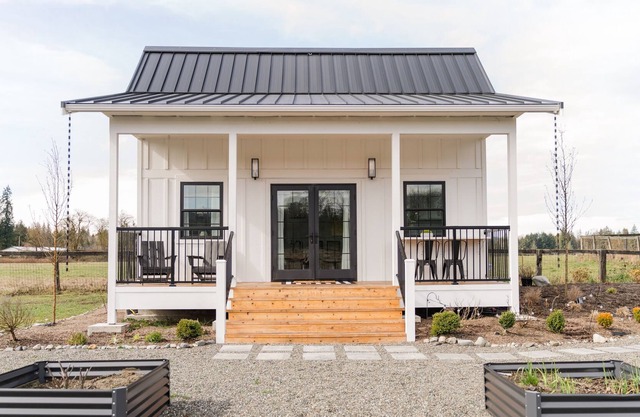 Garden House Studio steps away from the river