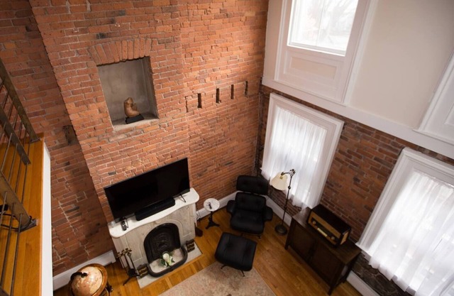 Garden Level Suite, Court Street