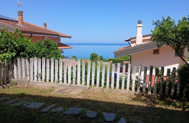 Garden near the beach (PIEDIGROTTA GARDEN)