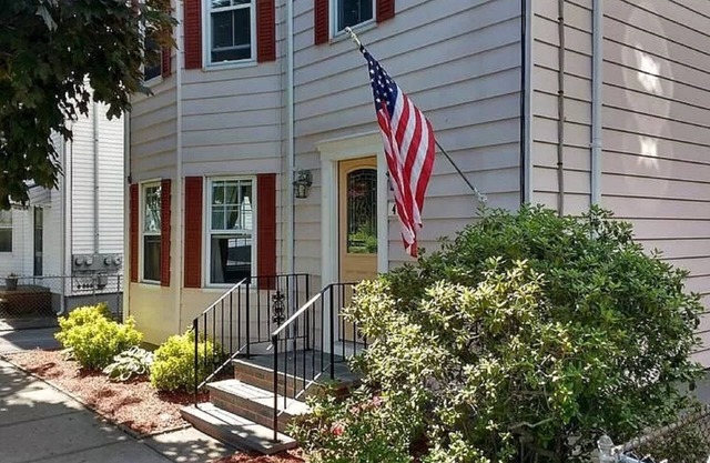 3 Bedrooms/4 Beds Garden Oasis in Historic area of Bristol, 2nd Floor