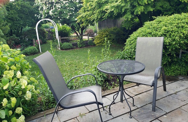 Garden Oasis in Historic Area Bristol, 3 Bedroom, 4 beds on 3rd Floor