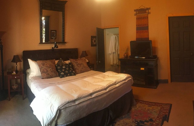 Garden Room 2 pp King Bed in the Carriage House very private