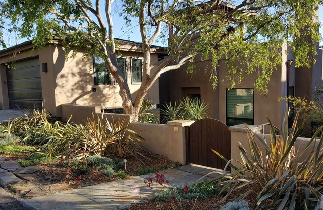 Garden Studio, Walking Distance to Ocean, Lagoon, State Park, & Restaurants