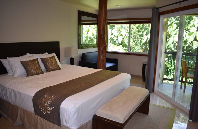 Garden View Room - Oceanfront Hilo Beach House Inn