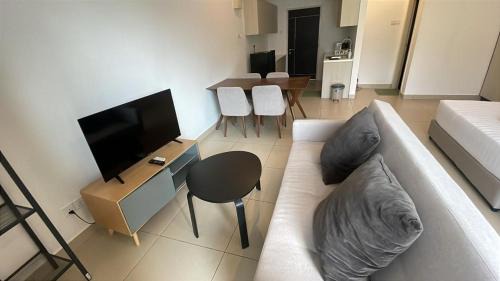 Garden View Studio at Midhills