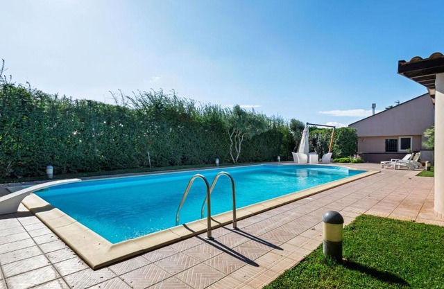 Garden View Villa in Ragusa with Private Pool