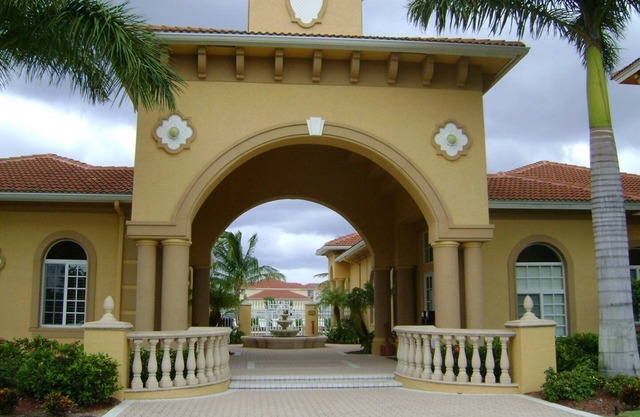 Gardens of Beachwalk 1/1 with Balcony