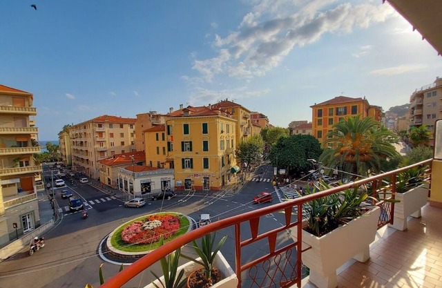 Garibaldi 5: two-room apartment with sea view, bright, central, 2 large terraces