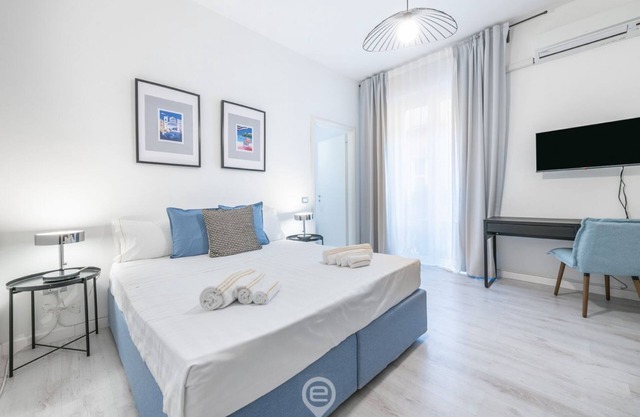 Garibaldi Central Apartment