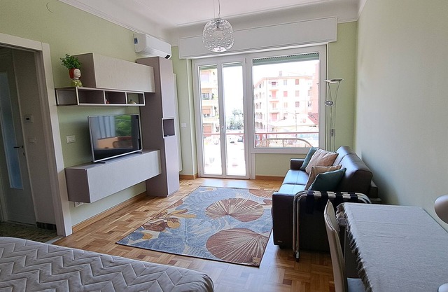 Garibaldino apartment 45sqm sea view, in the center of San Remo, bright terrace