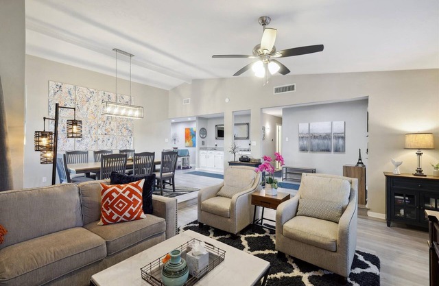 Garlands Hidden Gem, 4 Bedrooms, Hot Tub, Patio