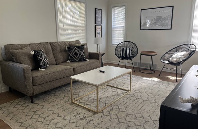 Garrett’s Loft - Minutes from Airport | Family Friendly!