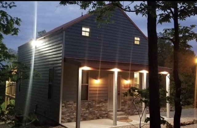 Gasconade Skyview Cabins. Sleep 9 people. 21 miles from Fort Leonard Wood