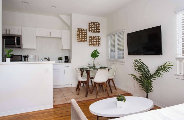 Gaslamp Gem Sleeps 6 Walk Everywhere