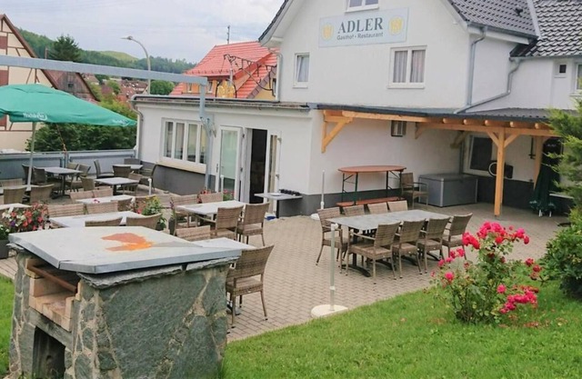 Gasthaus Adler: Doppelzimmer mit privatem Badezimmer und Gartenblick
