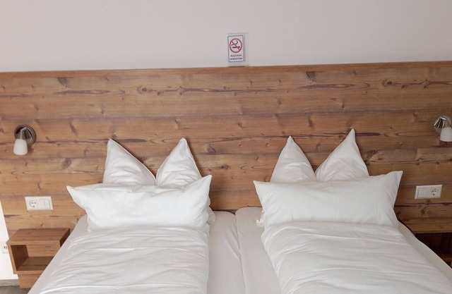 Gasthaus Adler: Doppelzimmer mit privatem Badezimmer und Stadtblick