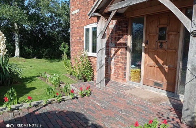 Gate house located on the riverside, Woodhall spa, hot tub & games room