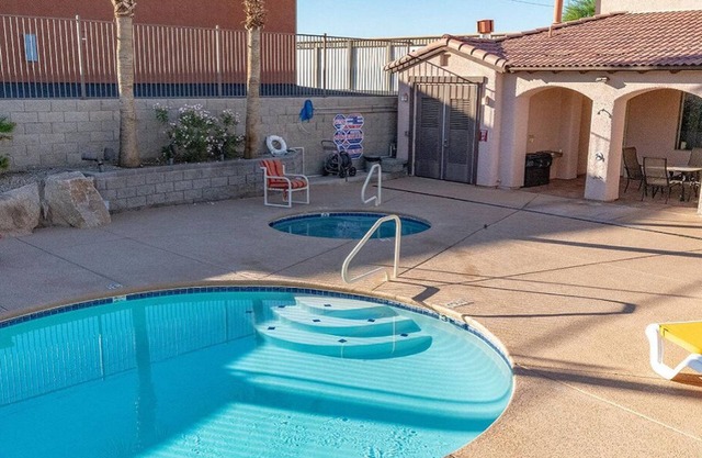 Gated Community, Pool, Club House, 2 bdrm/2 bath
