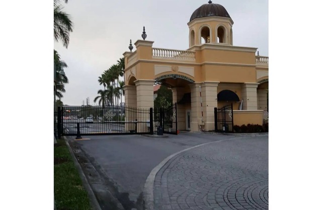 Gated community Tampa Bay waters surrounding the area Outdoor swimming pool. Gym