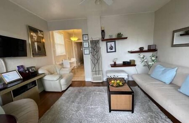 Gated cottage*self ck-in*fast WiFi*free parking