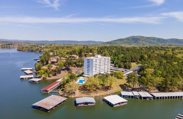 New! Gated Cozy Condo w/Boat Slip on Lake Hamilton