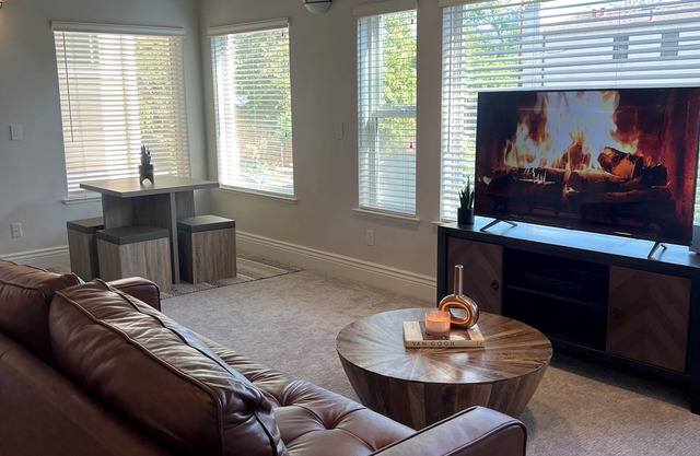 Gated Full loft apartment located in the heart of MIDTOWN!!