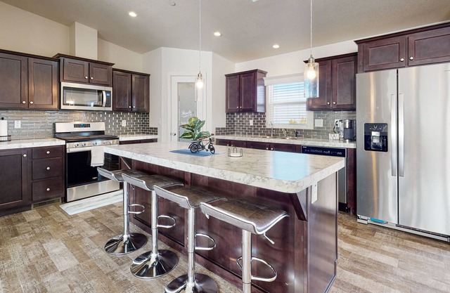Gated Mtn-View Home with Private Six-Person Hot Tub & Sauna - Dog-Friendly