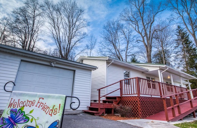 Gateway House – 4BR with big backyard, fast wifi, RV hookup