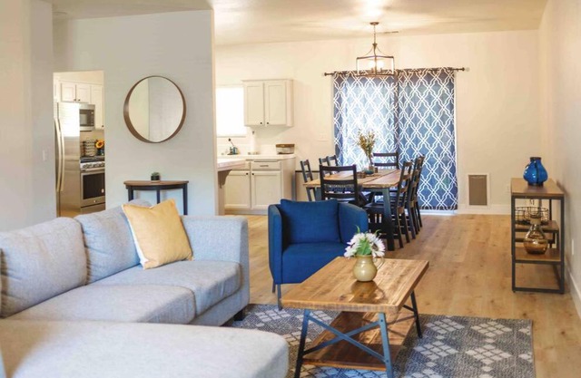 Gateway Retreat: Short Drive to the Sequoias