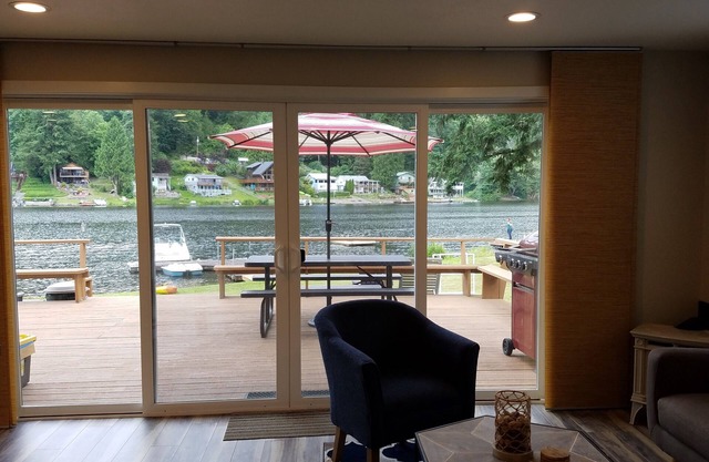 Geräumige Ohop Lake Waterfront Home