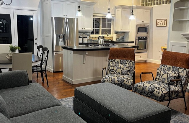 Gather & Stay: Perfect for Friends and Family