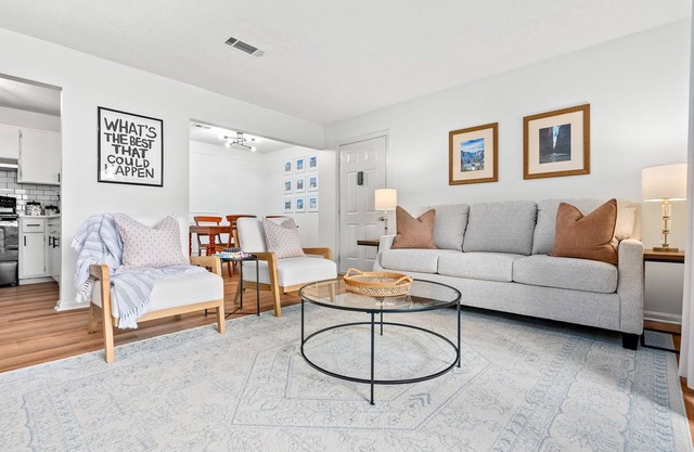 Walkable 3bed with a pool! .9 from AU.