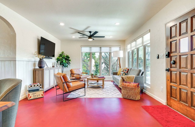 Gazebo, Patios & Grill: Colorful Tucson Retreat!
