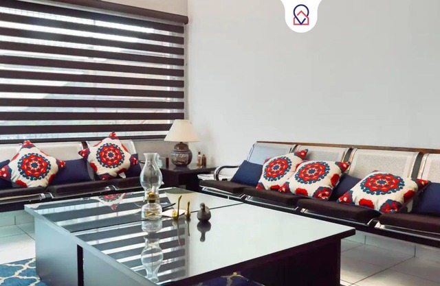 GDL Home with Roof, Ideal for Groups & Families