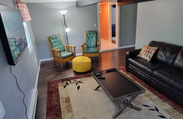 Gedney House Apt. 2: Only 8 minutes to Bethel Woods! Newly remodeled!