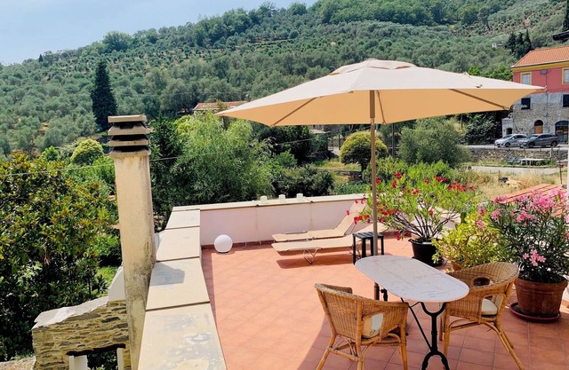 Dorfwohnung mit toller Terrasse und Ausblick auf Gärten bei Dolcedo