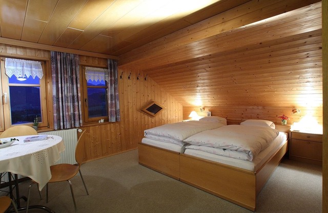 Gemütliches Appartement mit viel Holz und direktem Blick auf die Berge