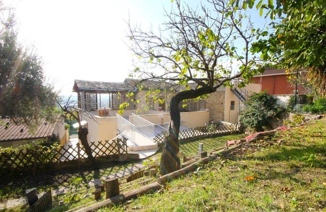 Großzügiges Haus mit Garten