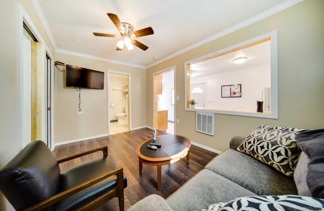 Geneva Cottage with Patio - Walk to Park, Lake Erie!