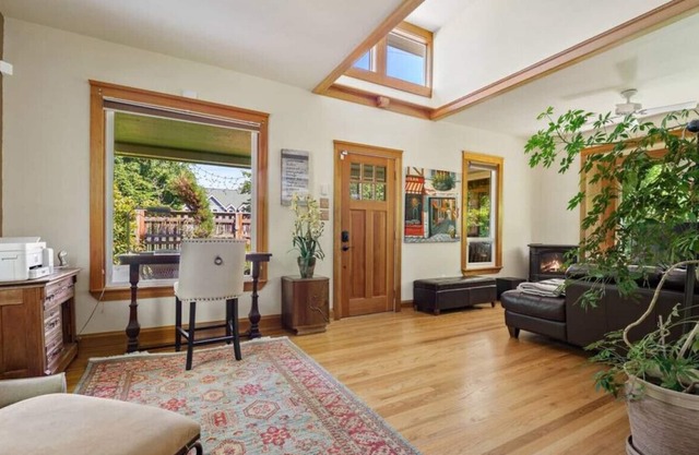 "Geneva Retreat" near Lake Whatcom & Galbraith Mt