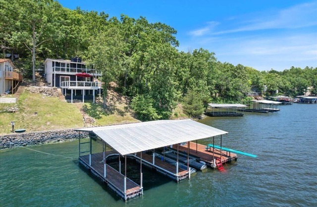Gentle Lakefront Home - Hot Tub, Boat Slip, Smart TVs, Firepit, Sleeps 8