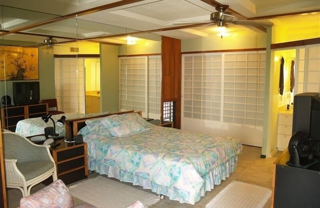 Wirklicher erschwinglicher Luxus ~ 1250 s. f Beauty ~ Big Beachfront End Unit