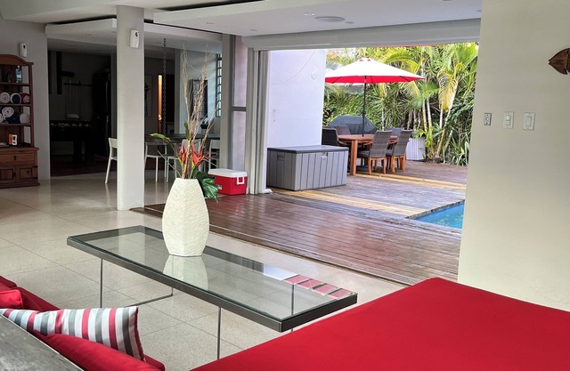 Georgeous großes Strandhaus Free WiFi, Pool, alle Sehenswürdigkeiten innerhalb von 10 Minuten Fahrt