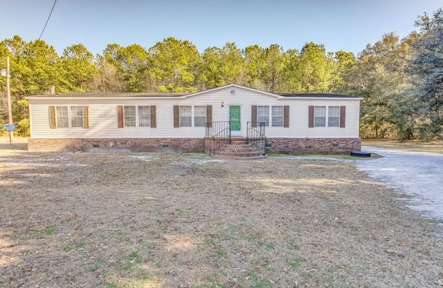 Georgetown Home w/ Deck ~ 13 Mi to Black River!