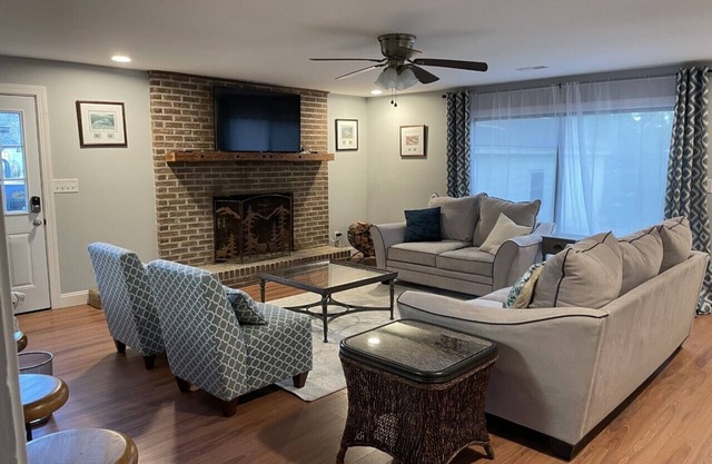 Georgetown's "Hidden Gem"! A renovated Southern home 3 min from Front Street