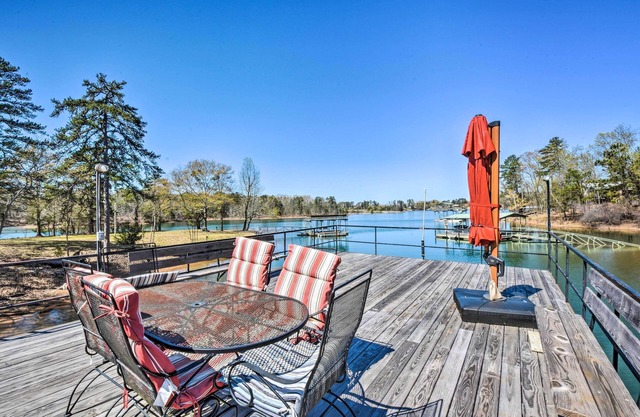 Georgia Getaway w/ 2-Story Dock By Lake Hartwell