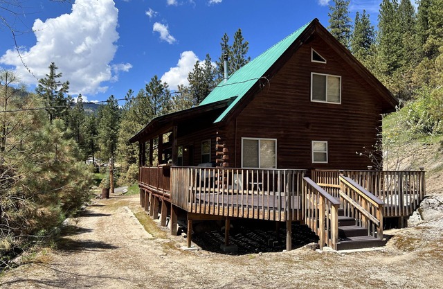 Geothermal pools and hot tub make this off-grid getaway pure joy!