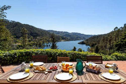 Gerês Mountain Lake Views by Gerês Casas
