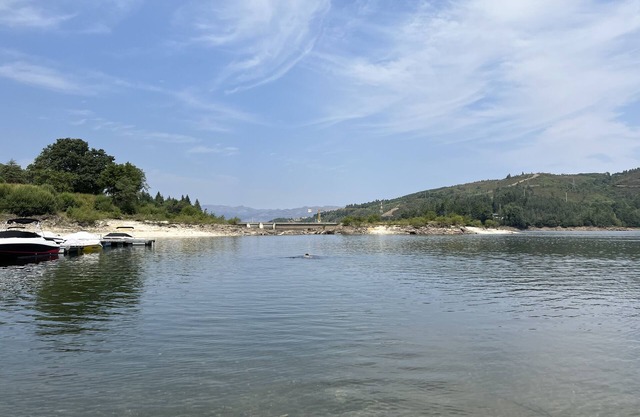 Gerês- Venda Nova Dam - River beach and shared swimming pool