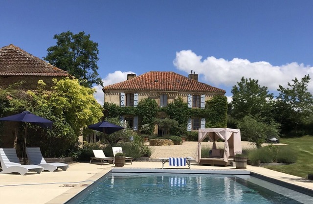 Schönes Bauernhaus mit herrlicher Aussicht und atemberaubendem Pool
